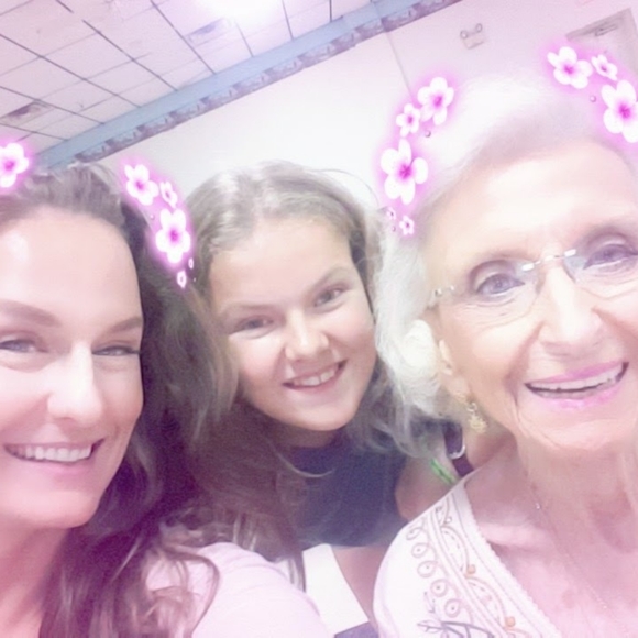 Meet your Posher, Dee - Picture 4 of 4